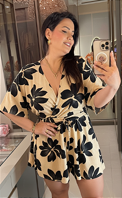 Macaquinho Nina Bege Flor Plus Size