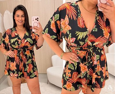 Macaquinho Nina Tropical Flores Preto Plus Size