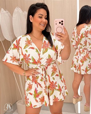 Macaquinho Nina Tropical Branco Floral Tucanos Plus Size