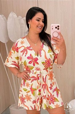 Macaquinho Nina Tropical Off Floral Tucanos Plus Size