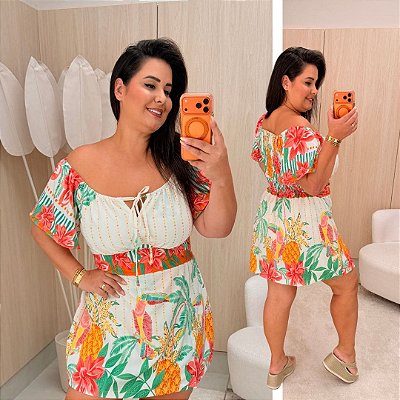 Macaquinho Andressa Branco e Rosa Pontilhados Plus Size