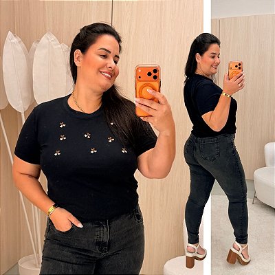 T shirt Bordada Coração Luiza Preta Plus Size