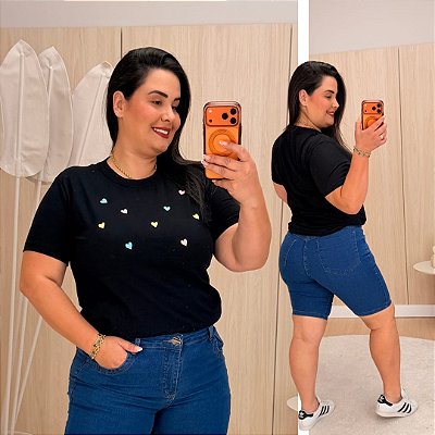 T shirt Bordada Coração Analu Preta Plus Size