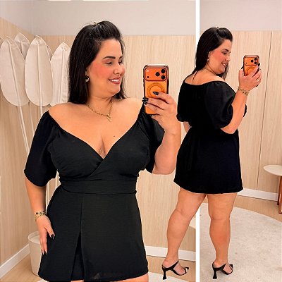 Macaquinho Fenda Lola Preto Plus Size