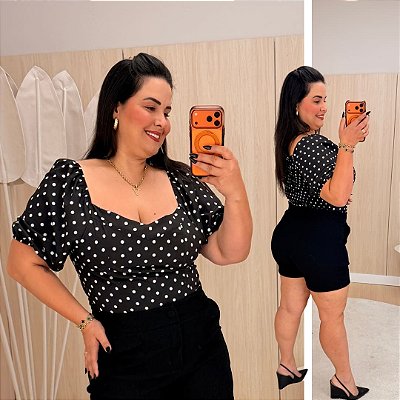 Cropped Poá Manga Preta Plus Size