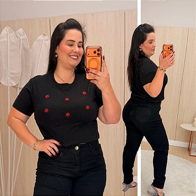 T shirt Bordada Preta Tomates Plus Size