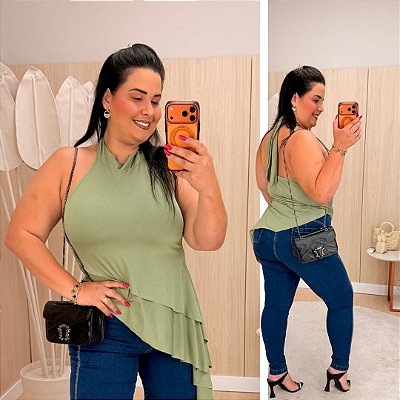Blusa Assimétrica Lisa Verde Plus Size