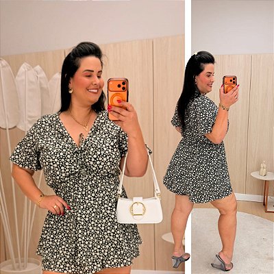 Macaquinho Mia Preto Floral Plus Size