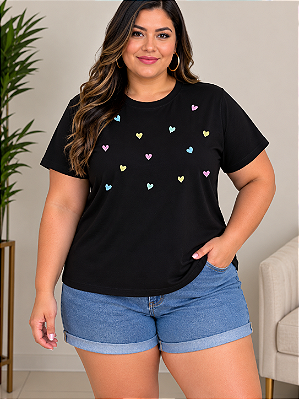 T shirt Bordada Preta Corações Plus Size