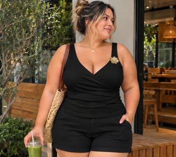 Blusa Alça Flor Lilian Preta Plus Size