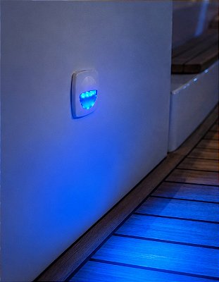Luz de Cortesia Náutica com 3 LEDs Azuis 12V - Acabamento Branco - LC-02