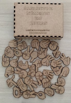 Alfabeto e Números em Libras MDF. Estojo com 36 peças de 4x3cm de 3mm cada.