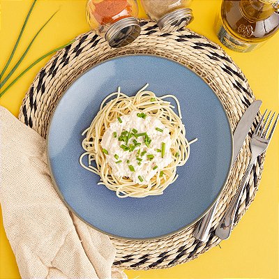 Espaguete com frango desfiado ao molho branco (379kcal)