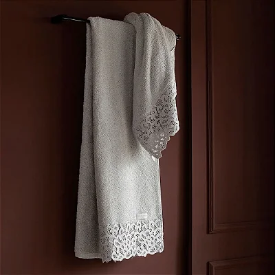 Toalha Banho e Rosto Capri Algodão Egípcio Buddemeyer Luxus cinza c/ renda cinza heritage