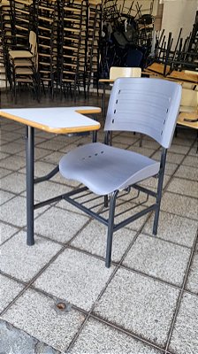 Lote com 200 cadeiras carteira escolar universitárias com pranchetão