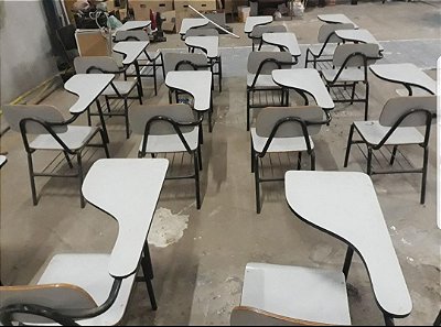 500 Cadeiras Universitárias em Fórmica. Usadas em ótimo estado.