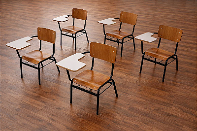 30 Cadeiras Escolar Madeira Bom Estado