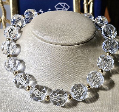 Colar Vetro  | maxi colar com esferas transparentes e detalhes dourados