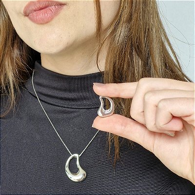 Conjunto Colar e Brincos Forma Prateado  — Elegância orgânica em puro movimento