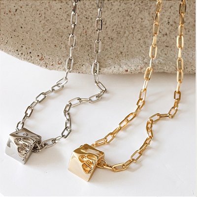 Colar Longo Corrente com Pingente Bloco Orgânico – Dourado