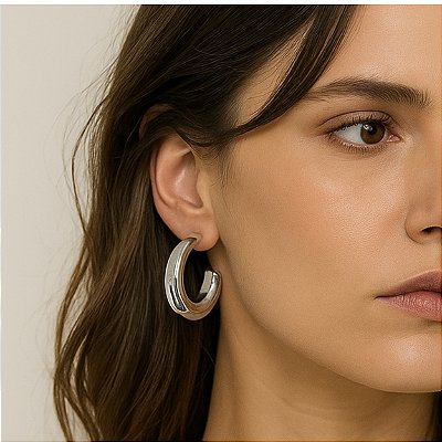 Argola Lisa Baloon Prateada – leveza e estilo em perfeita harmonia