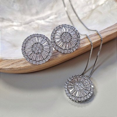 Conjunto prateado colar com pingente e brincos circulares cravejados - Flor de Luz