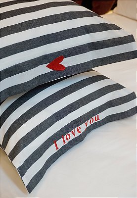 Porta Travesseiro bordado na listra