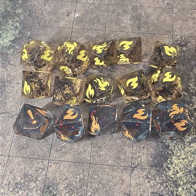 Conjunto 15 dados RPG Caçador a Revanche - Pronta entrega