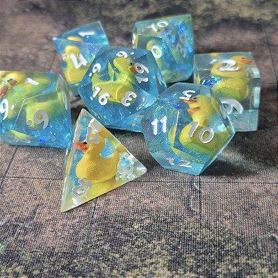 7 Patinhos Foram se Aventurar! – Set de Dados de RPG - Entrega Imediata