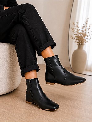 BOTA BICO QUADRADO PRETO -sem salto (tamanho normal)