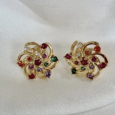 Brinco Flora - Brinco Flor com Zircônias Coloridas