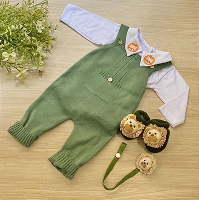 Jardineira com body de leão + sapatinhos com prendedor de chupeta