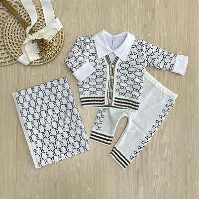 Saída de Maternidade Menino Bebê 3 Peças Conjunto Tricot com Manta Dinhos Baby