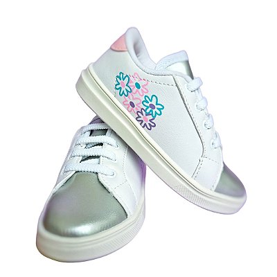 Tênis Casual Feminino Gibizinho Branco Prata e Rosa Detalhes de Flores Cadarço Elástico