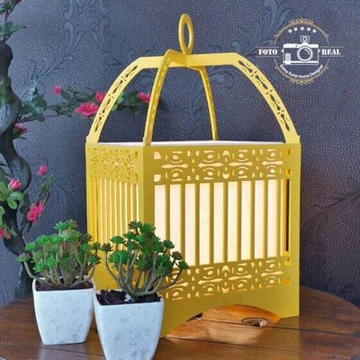 ABAJUR LANTERNA MADEIRA AMARELO OURO ACCORD