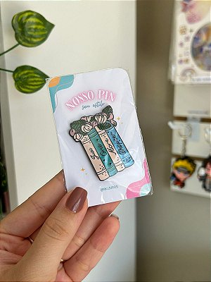 Pin Just One More Chapter | Broche Só Mais Um Capítulo