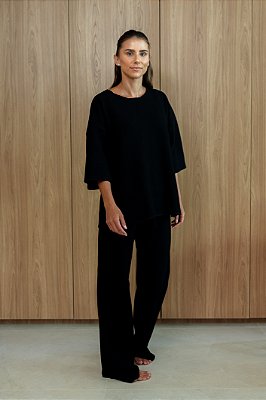 BLUSA AMPLA CANELADA PRETA