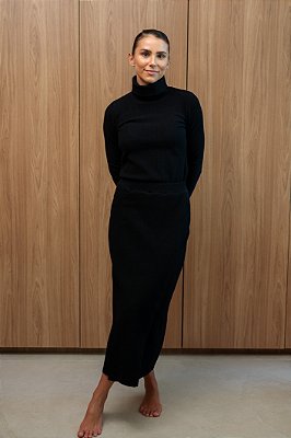 BLUSA GOLA ALTA CANELADA PRETA