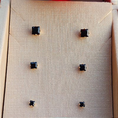 Trio de brincos quadrados com zitconias negras