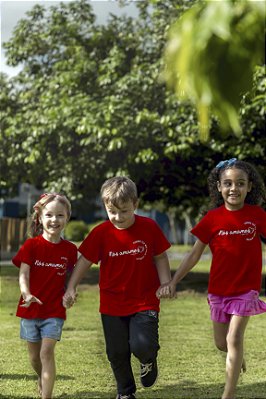 Camiseta NÓS AMAMOS - Pequeninos/as (infantil)