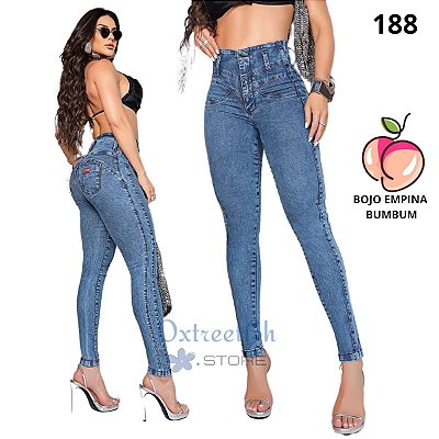 Calça azul claro cós alto empina bumbum