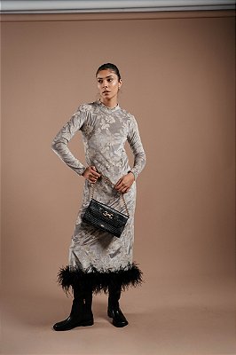 VESTIDO VELUDO COM PLUMAS