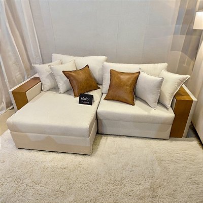 Sofá Cama Retrátil Maiori 2.32m Com Almofadas Soltas - Innove Estofados  Sofá Cama Retrátil Maiori 2.32m Com Almofadas Soltas - Innove Estofados