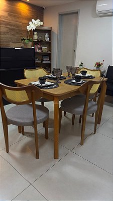 Mesa Alegra 1.20x0.80 com 04 Cadeiras Telinha em Linho
