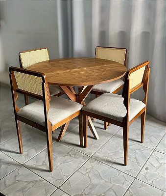 Mesa de Jantar Simpatia Sem Vidro 108x108 com 04 Cadeiras Grecia
