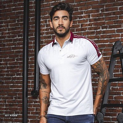 Camiseta masculina gola polo branca com recorte e logomania