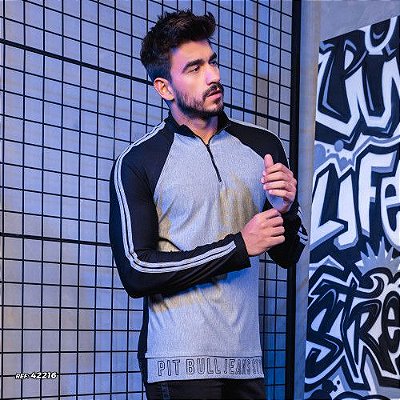 Camiseta masculina gola alta color block preta e cinza com mangas longas