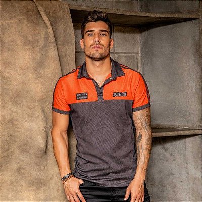 Gola polo masculina com recortes laranja