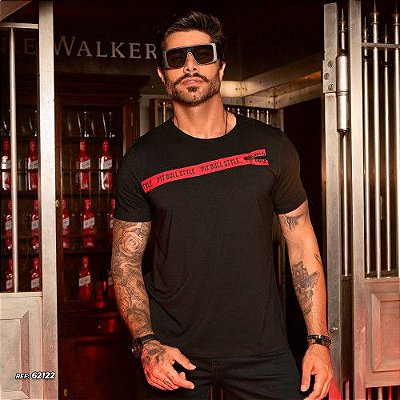 Camiseta masculina com gola redonda e zíper com logomania