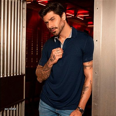 Camiseta gola polo color masculina com logomania exclusiva